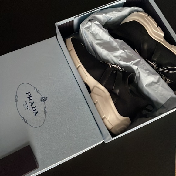 Black Prada logo sneakers - Picture 2 of 7